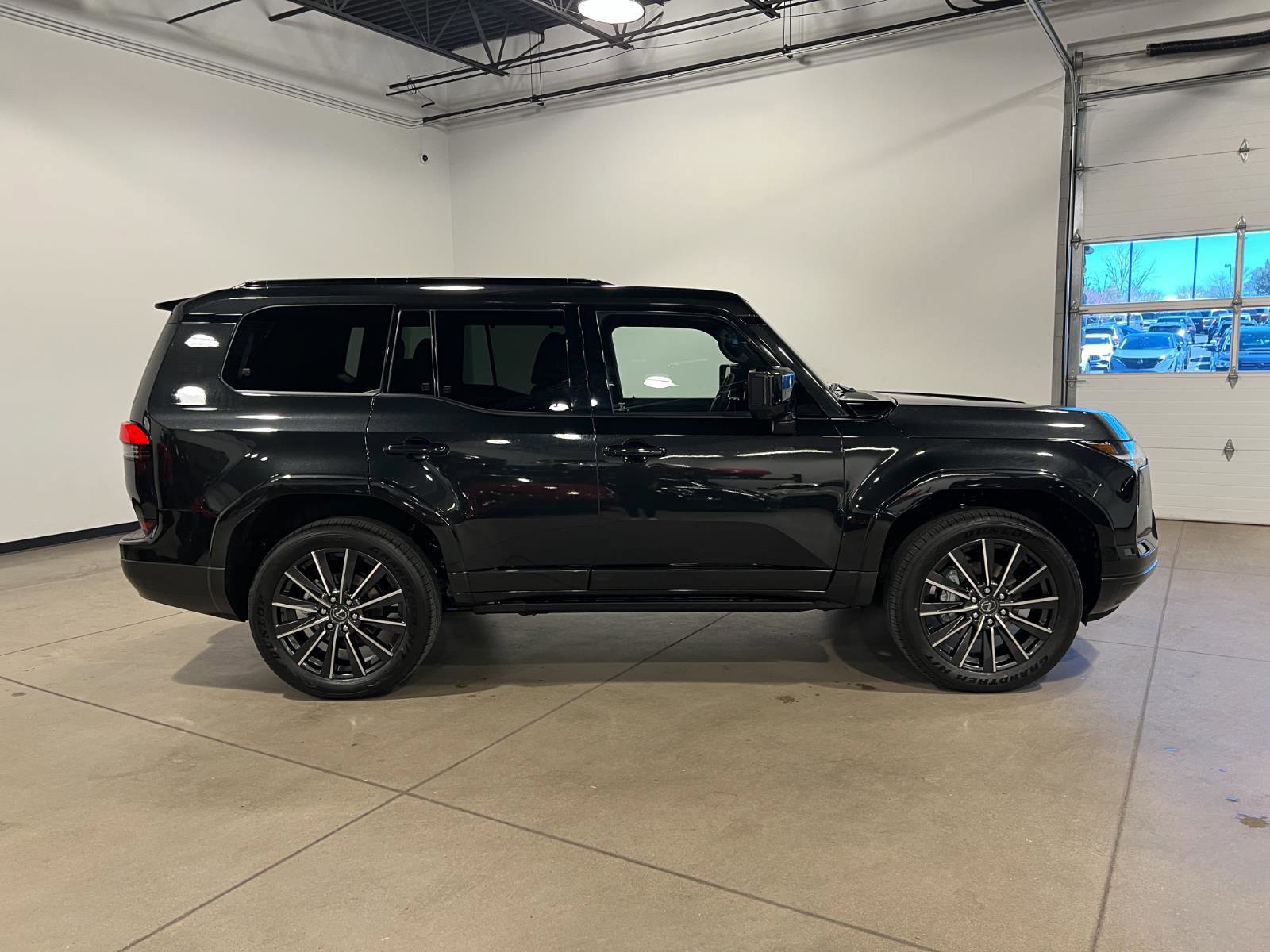 Used 2026 Lexus GX 550 w/ Cold Area Package image 2