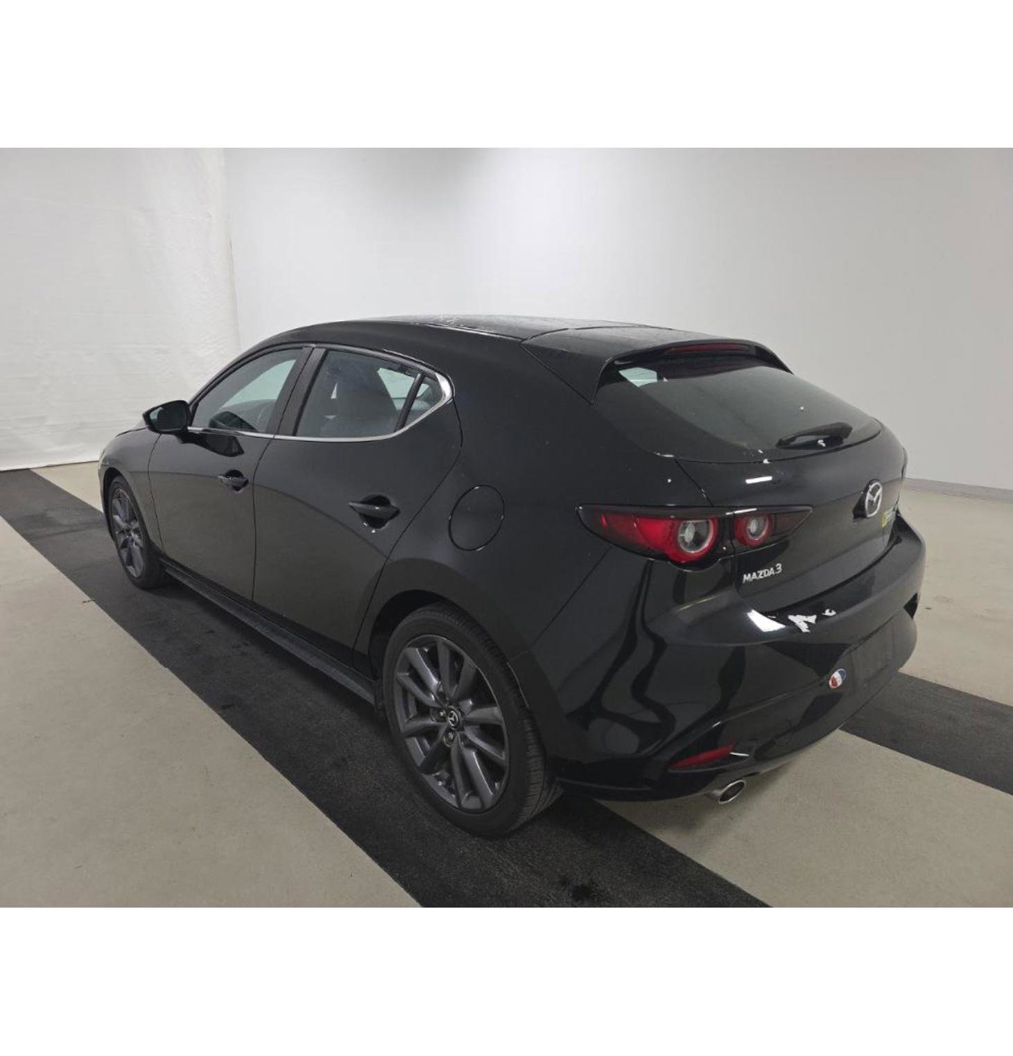 Used 2022 MAZDA MAZDA3 s image 27