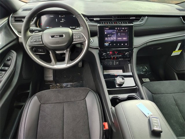 New 2025 Jeep Grand Cherokee L Laredo image 11