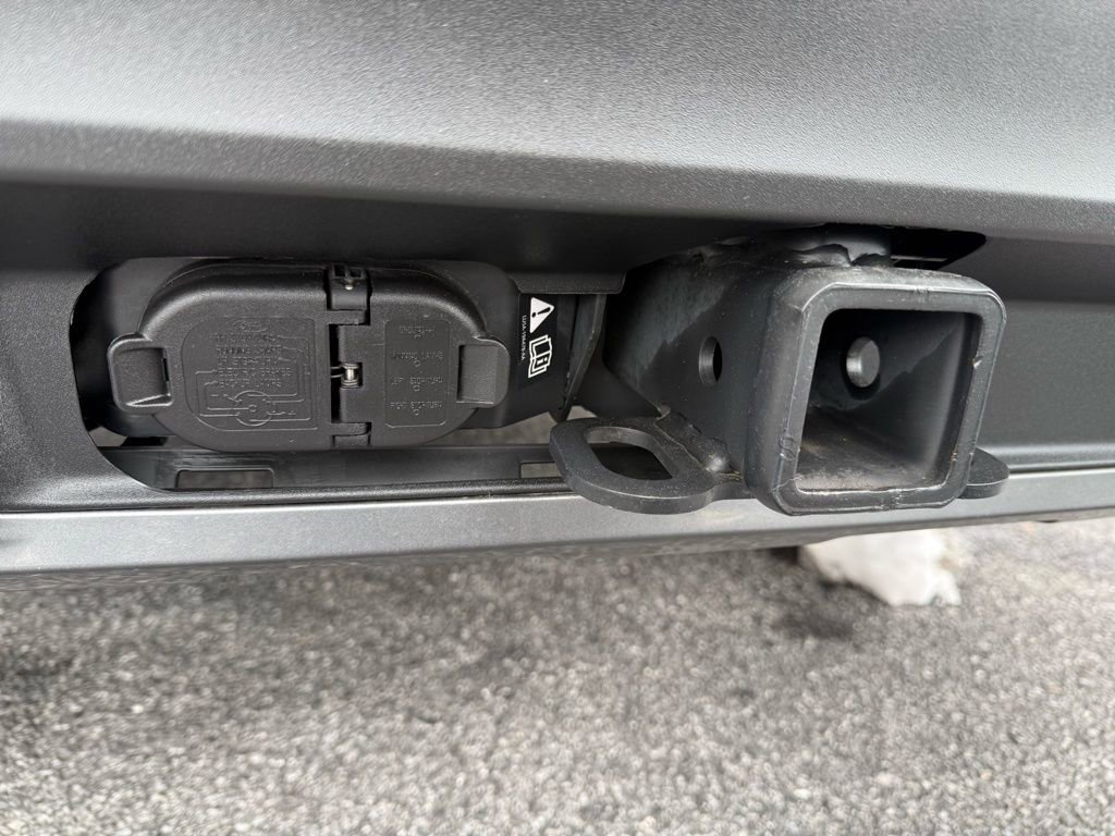 Used 2024 Ford Explorer XLT w/ Equipment Group 202A image 33