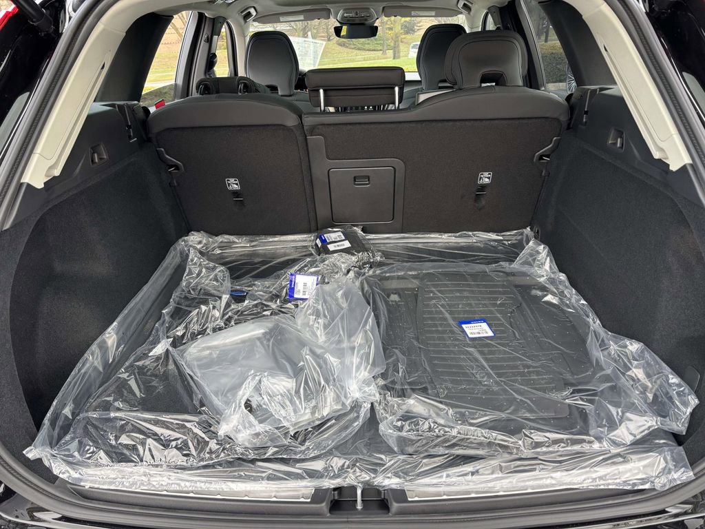 New 2026 Volvo XC60 B5 Plus w/ Protection Package Premier image 9