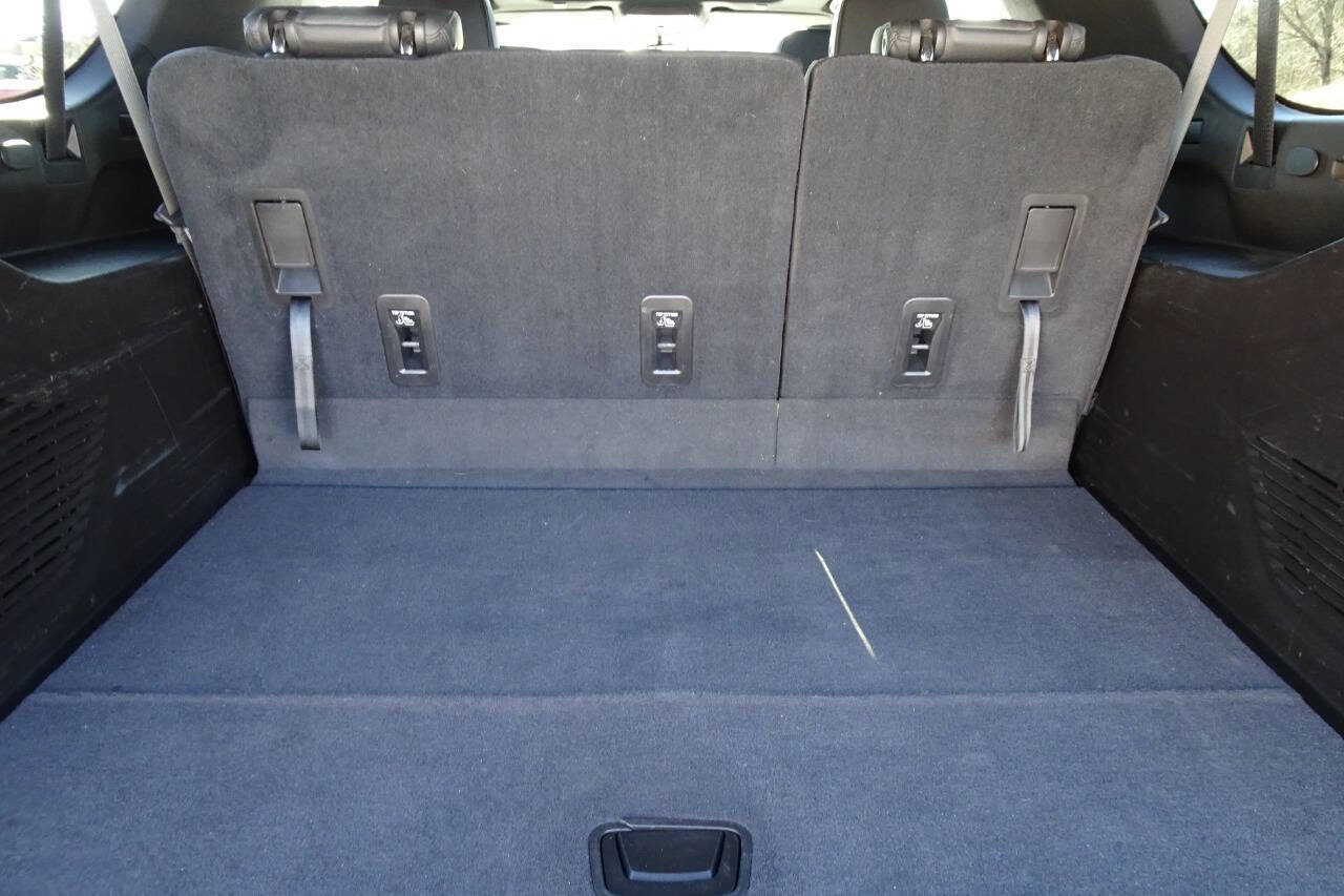 Used 2021 Chevrolet Suburban LT image 9