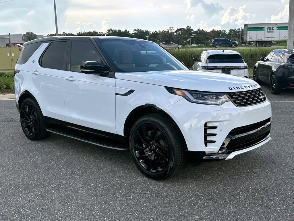 New 2025 Land Rover Discovery Dynamic SE image 9