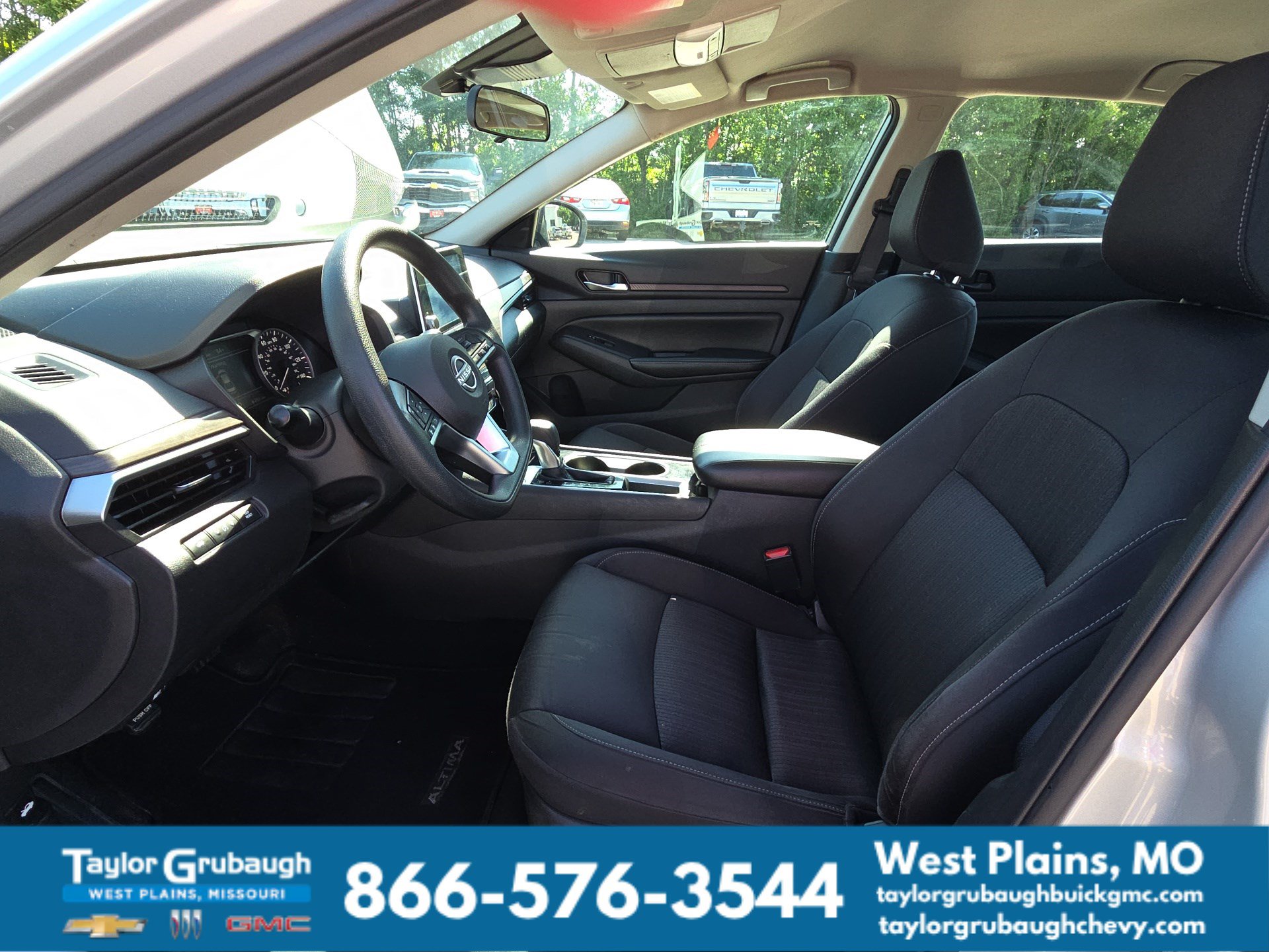 Used 2024 Nissan Altima 2.5 SV FWD image 15