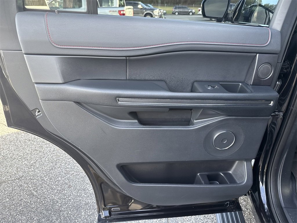 Used 2023 Ford Expedition Limited image 23