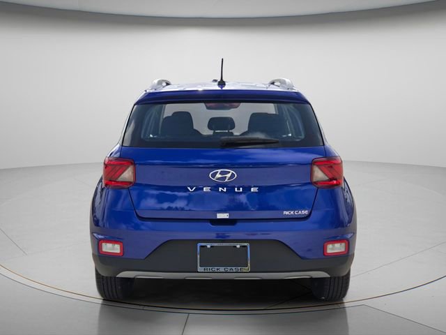 Certified 2025 Hyundai Venue SEL FWD image 4