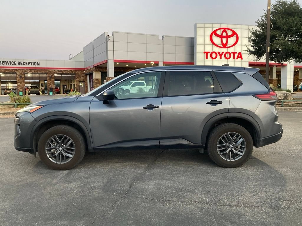 Used 2024 Nissan Rogue S FWD image 8