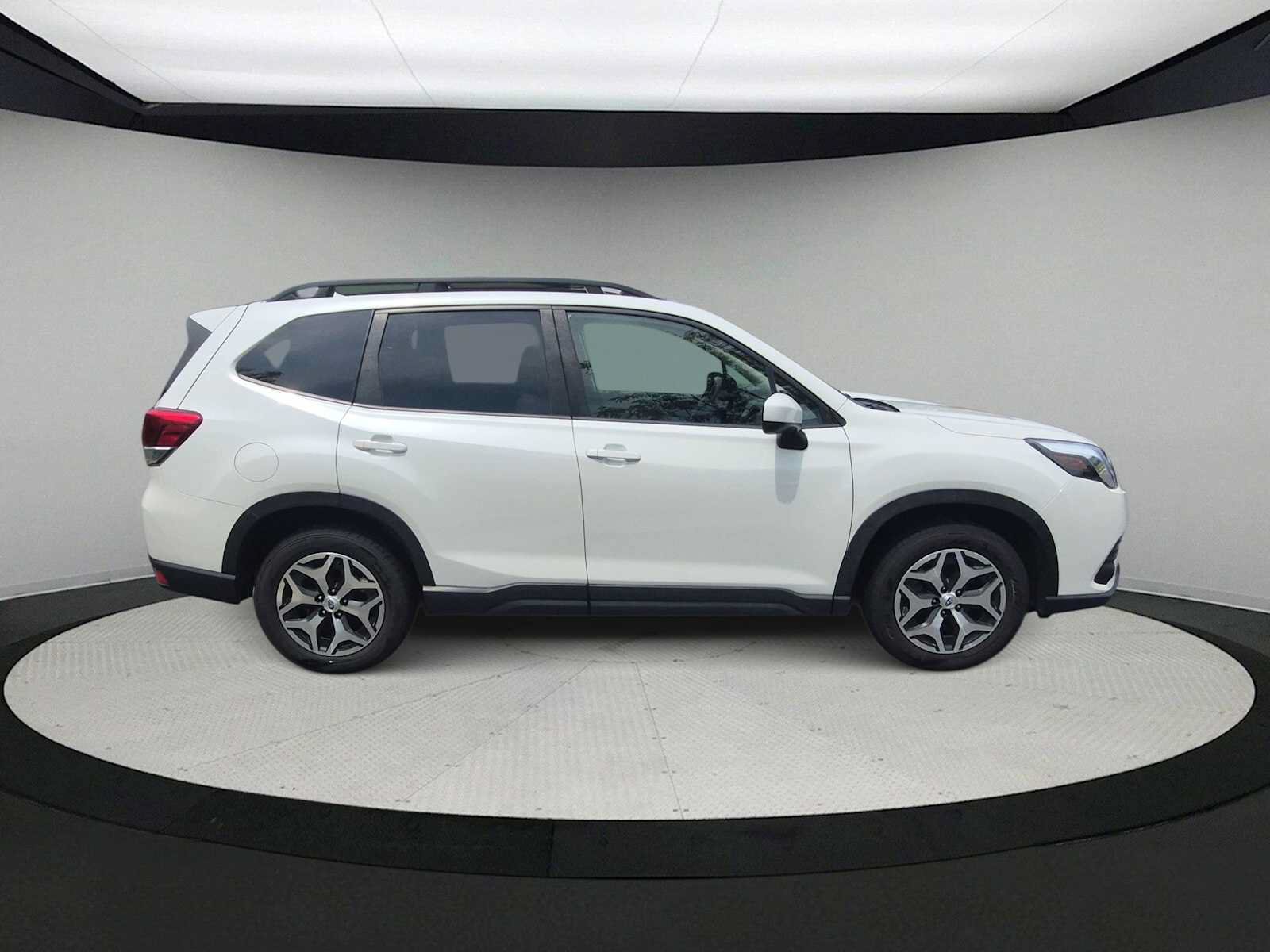 Used 2023 Subaru Forester Premium AWD/4WD image 9