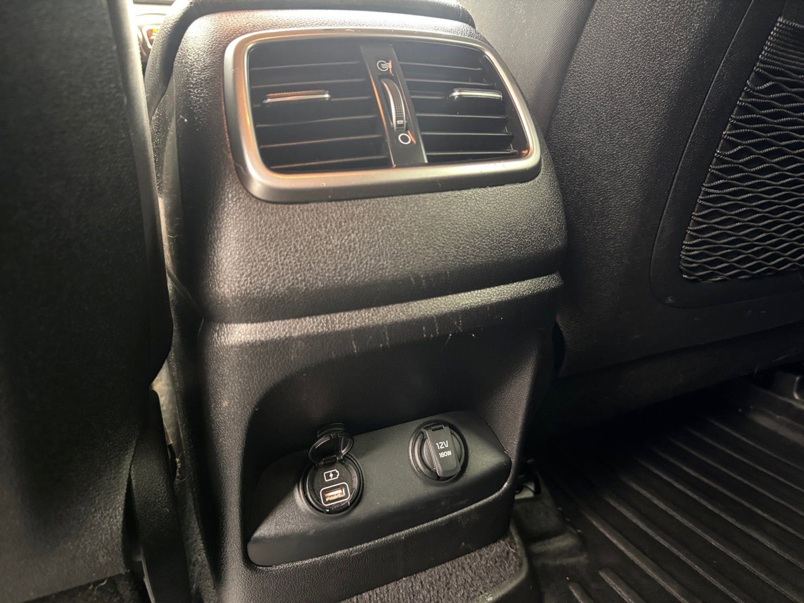 Used 2019 Kia Sorento LX w/ LX Convenience Package image 17