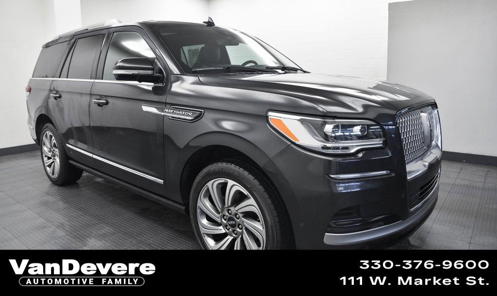 Used 2023 Lincoln Navigator Reserve image 1