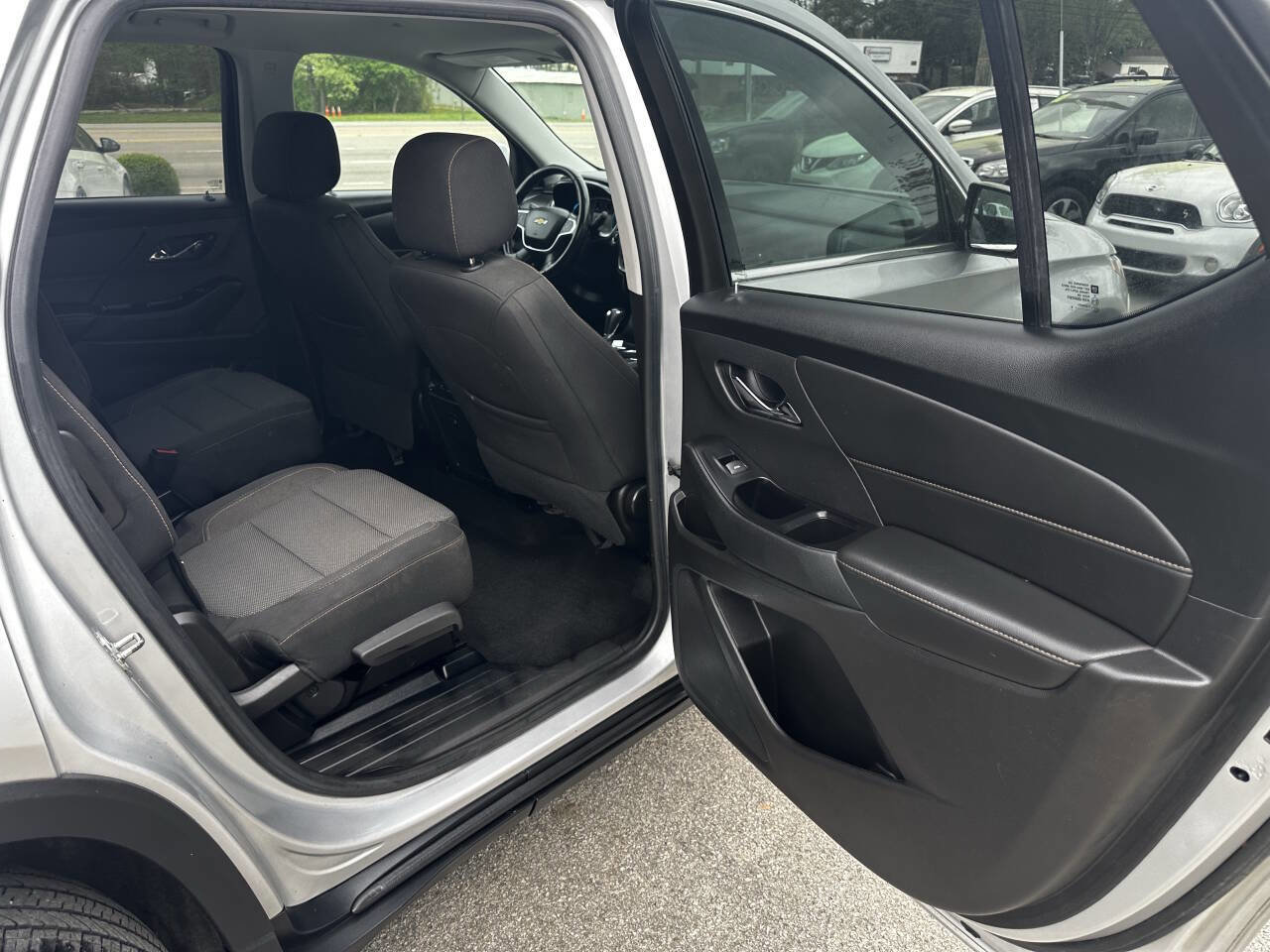 Used 2018 Chevrolet Traverse LT image 18