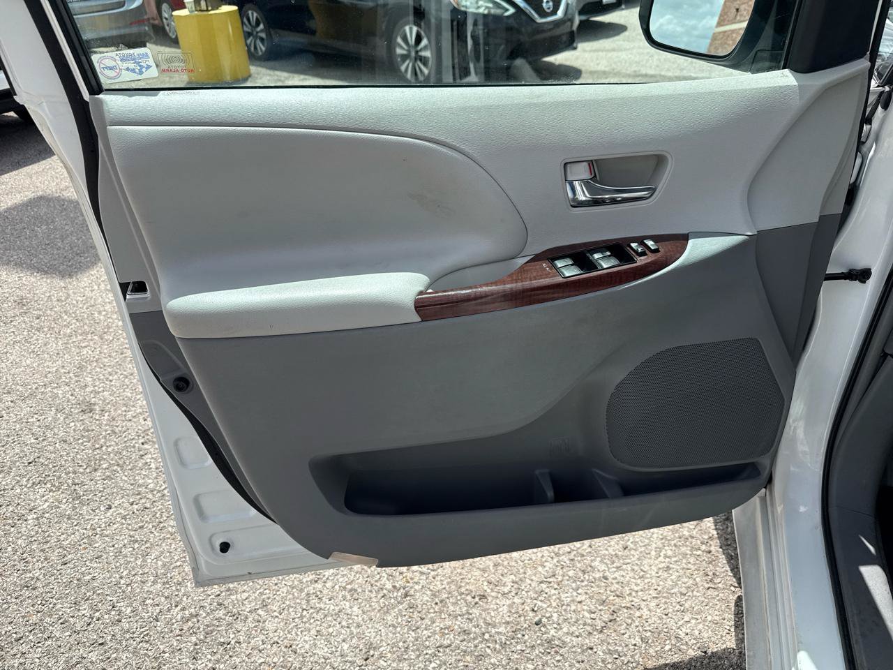Used 2013 Toyota Sienna XLE FWD image 13