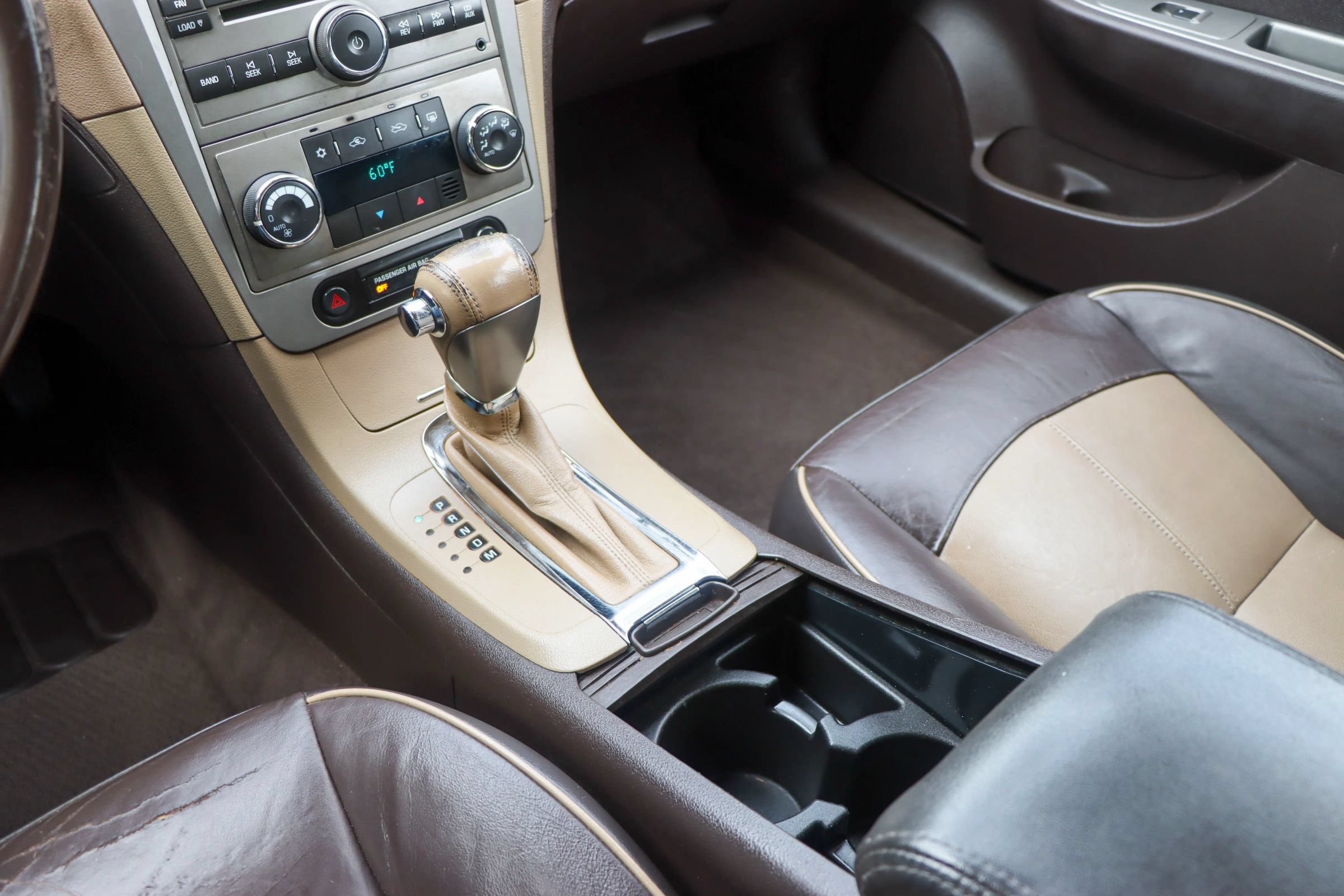 Used 2009 Chevrolet Malibu LTZ FWD image 35