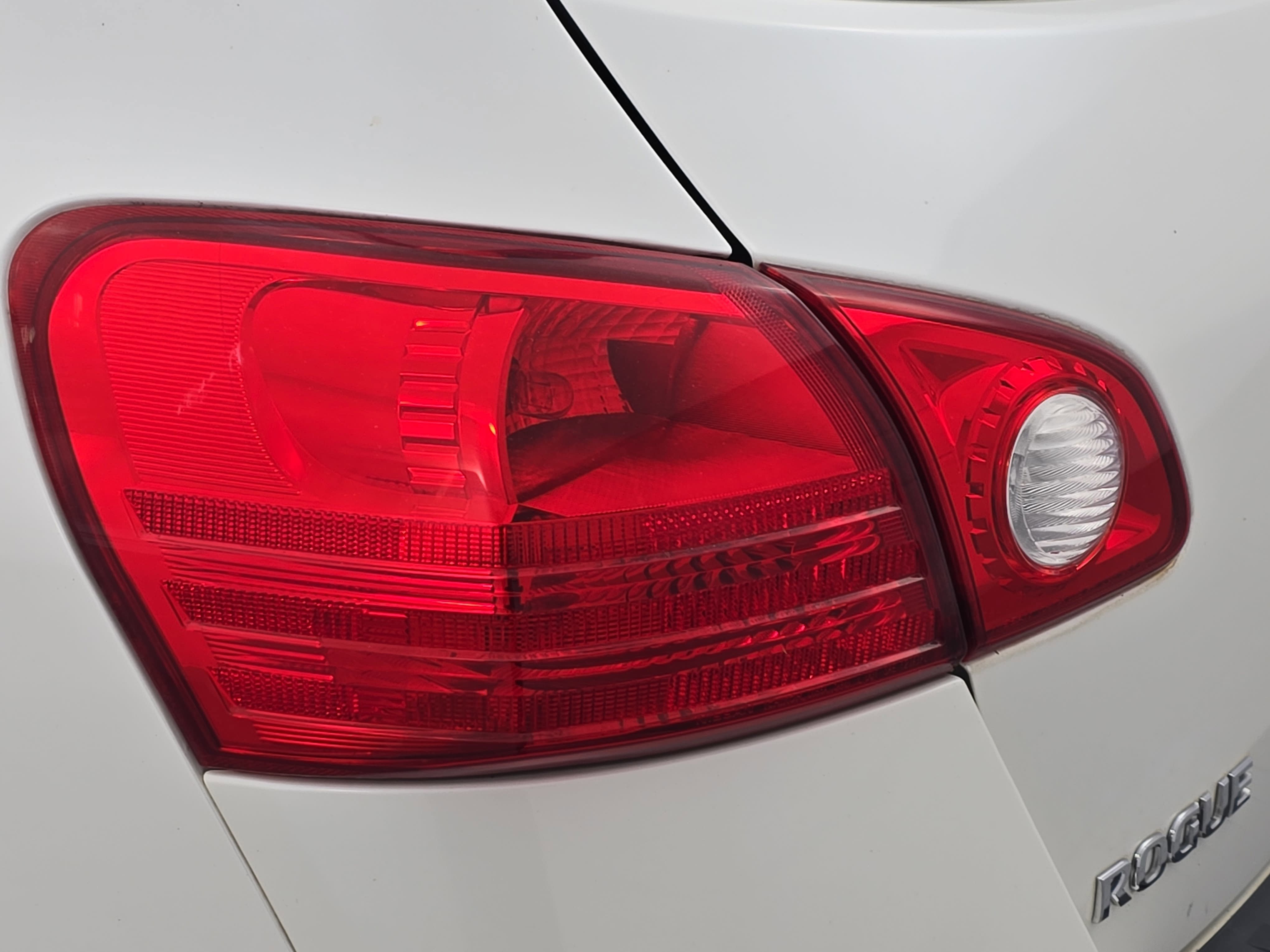 Used 2012 Nissan Rogue SV image 29
