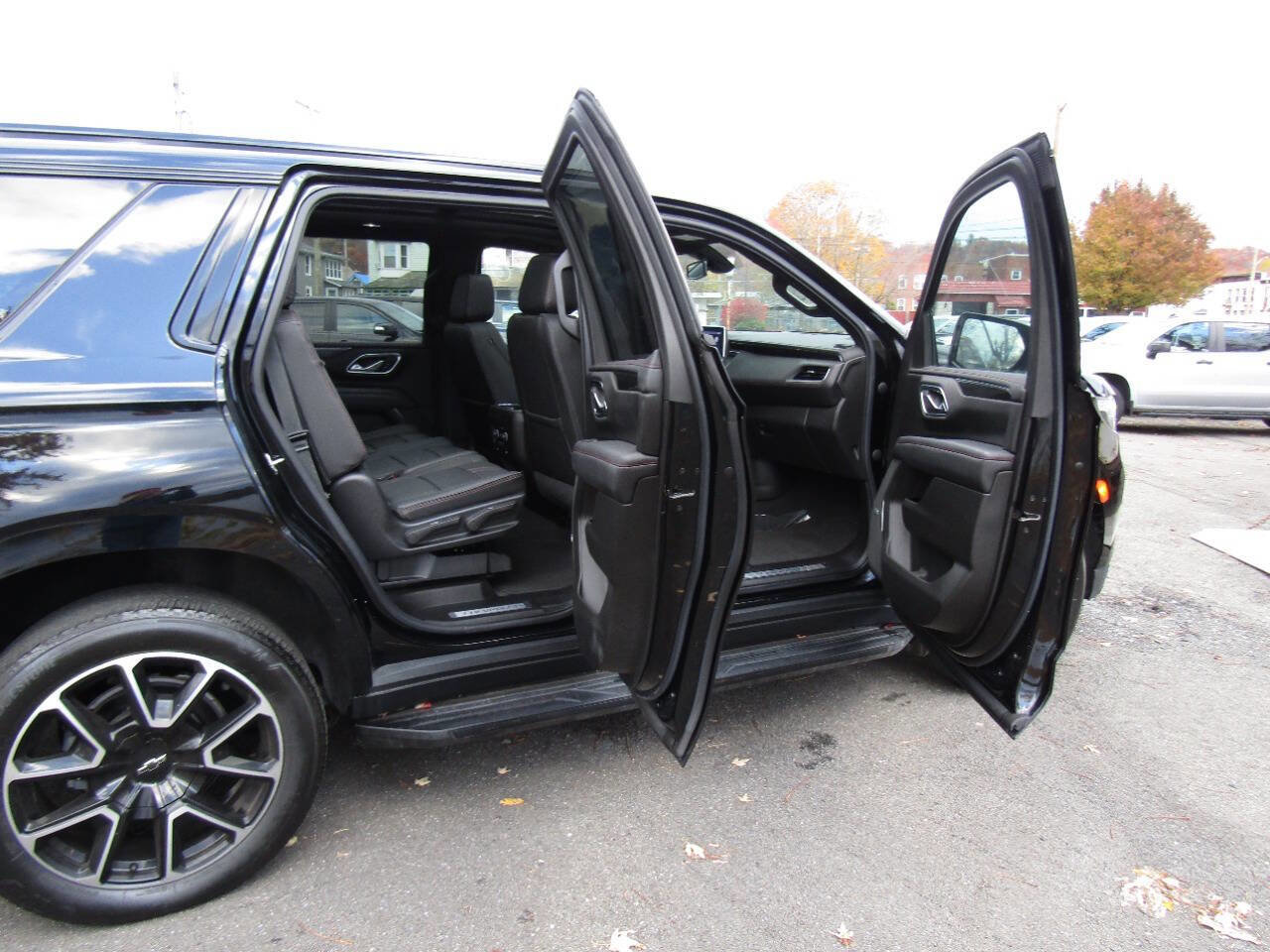 Used 2021 Chevrolet Tahoe RST AWD/4WD image 33