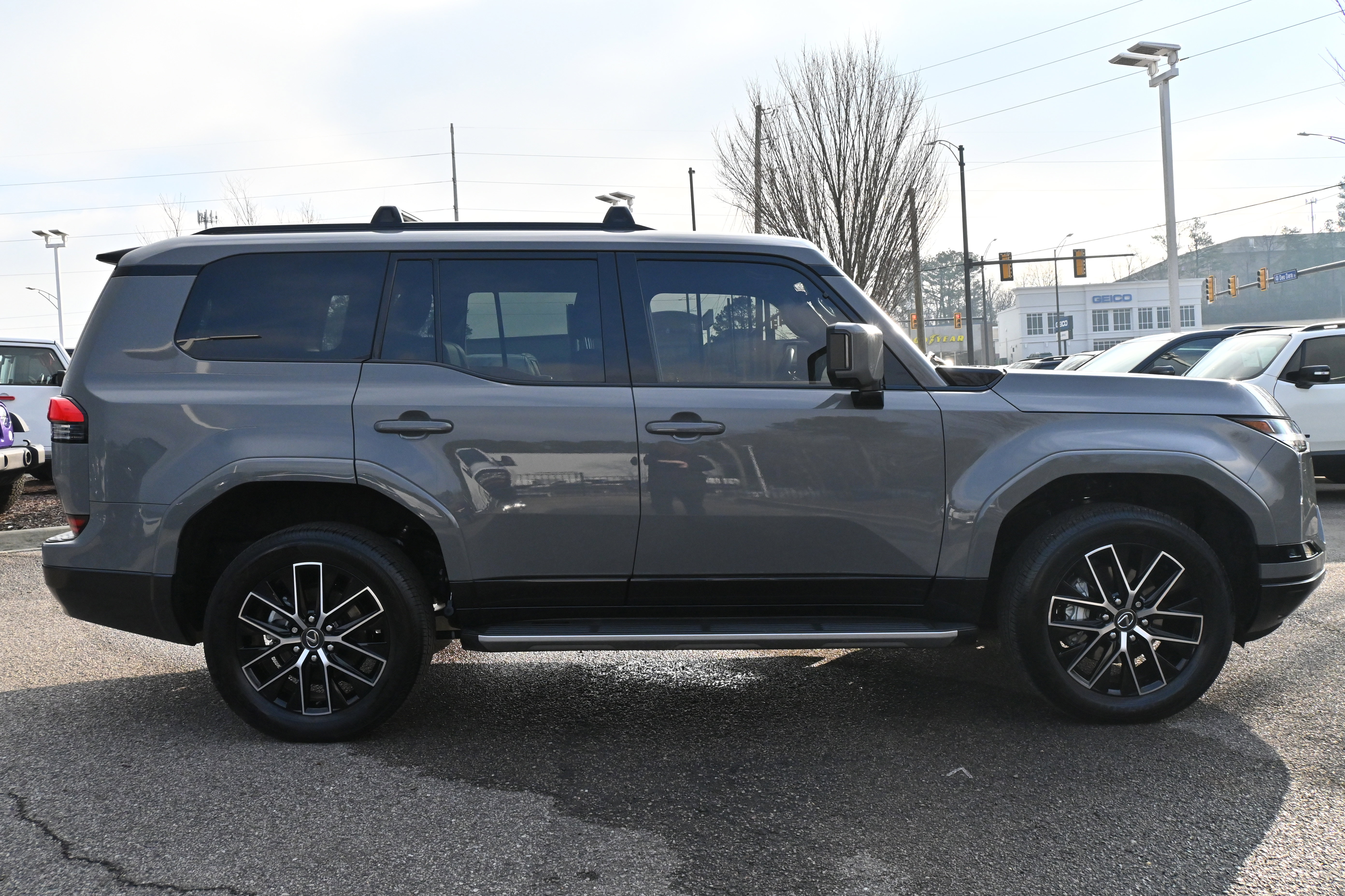 Used 2025 Lexus GX 550 w/ Accessory Package (2T) image 18