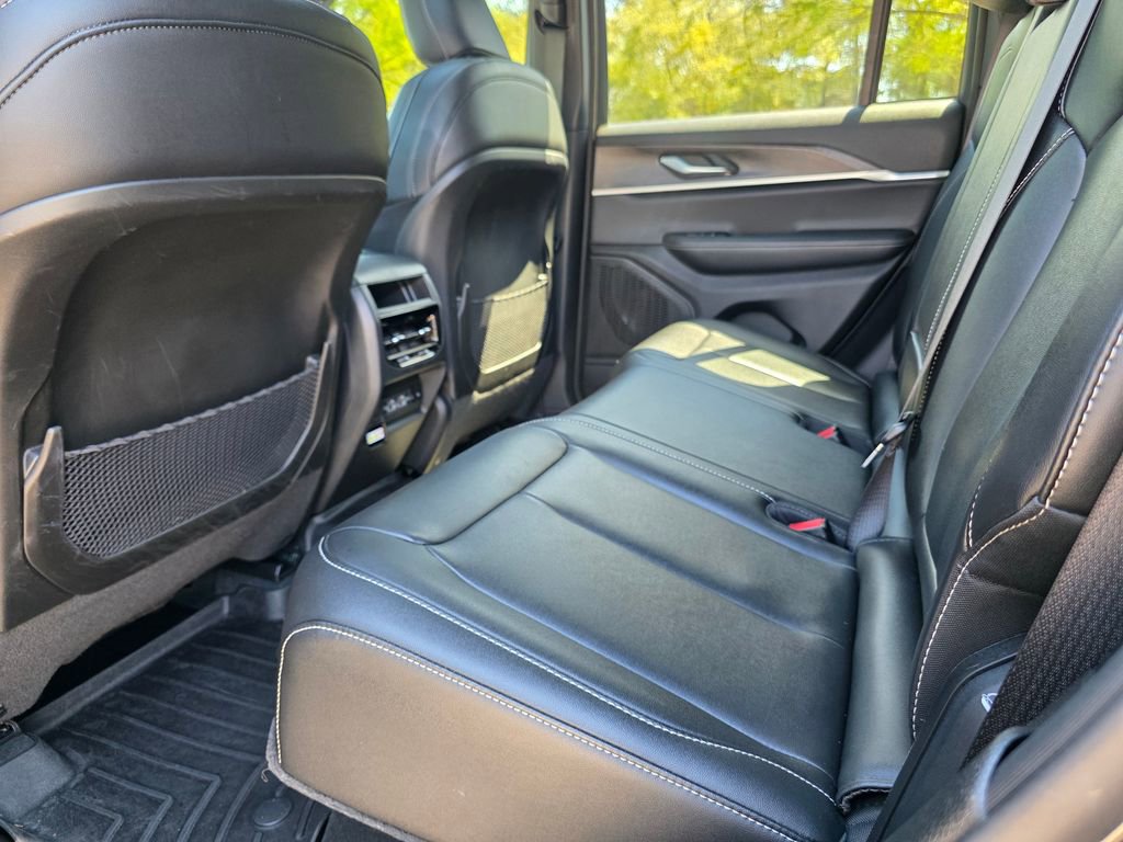 Used 2024 Jeep Grand Cherokee Limited w/ Black Appearance Package AWD/4WD image 26