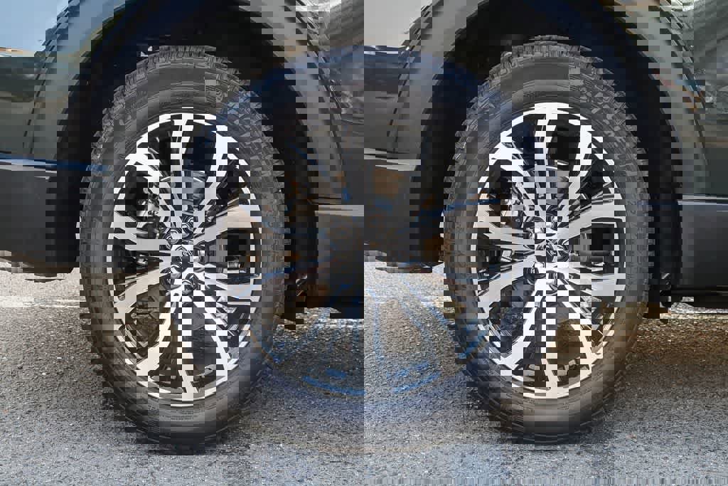 New 2023 Ford Explorer ST-Line w/ Class IV Trailer Tow Package image 11