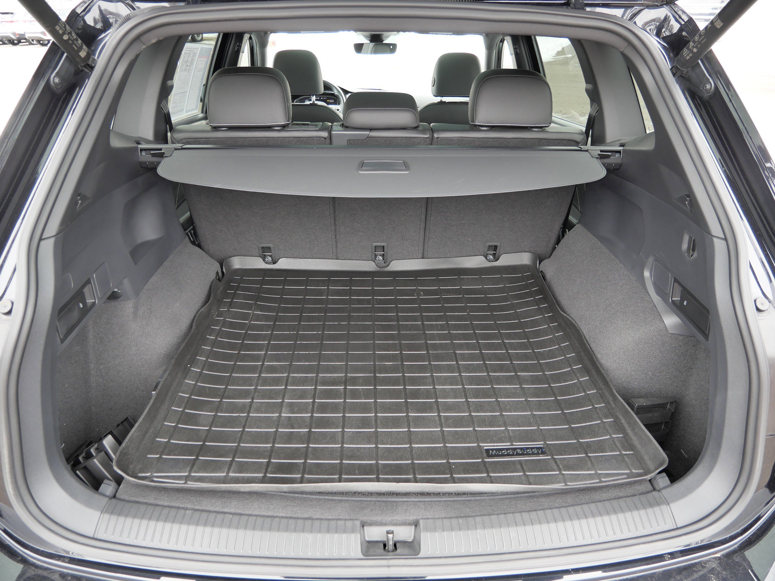 Certified 2022 Volkswagen Tiguan SEL R-Line image 18