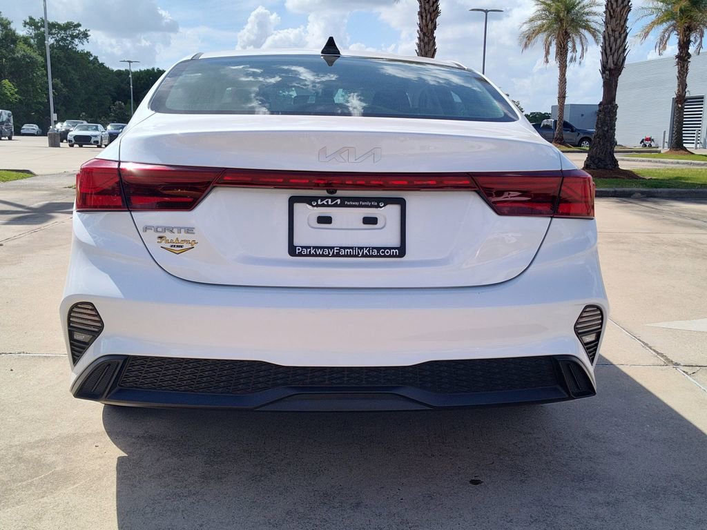 Used 2023 Kia Forte LXS image 7
