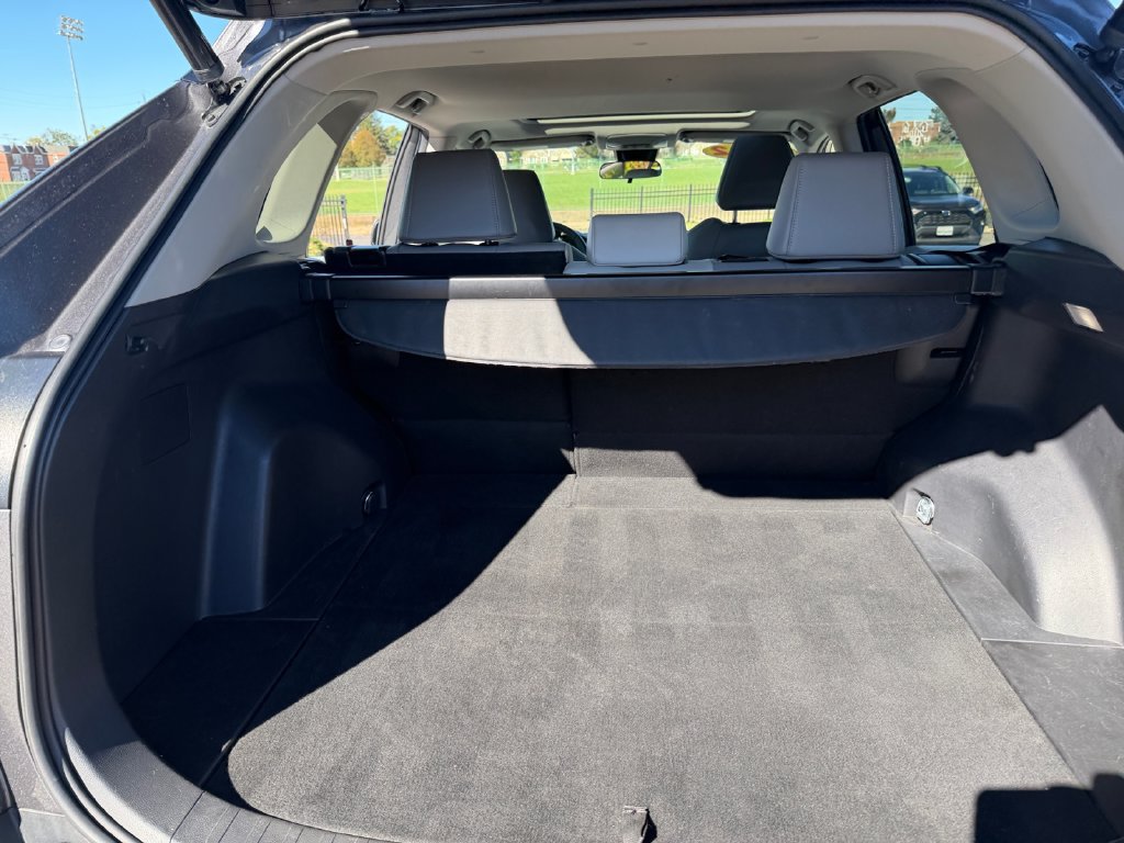 Used 2022 Toyota RAV4 XLE Premium AWD/4WD image 25