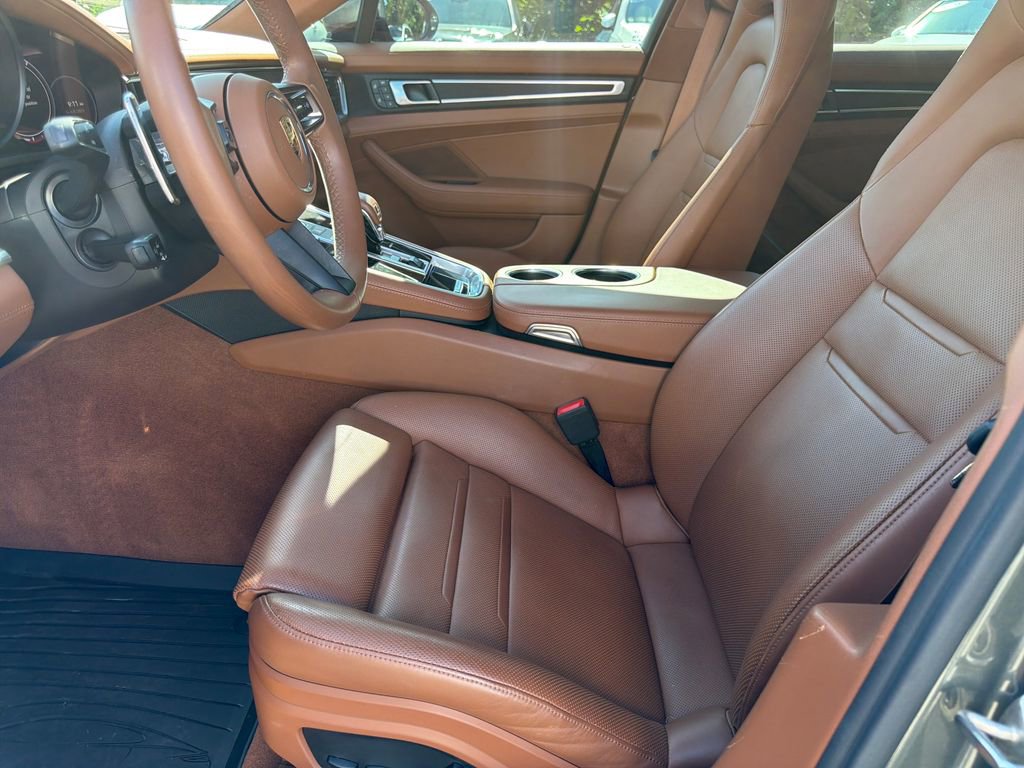 Used 2022 Porsche Panamera image 19