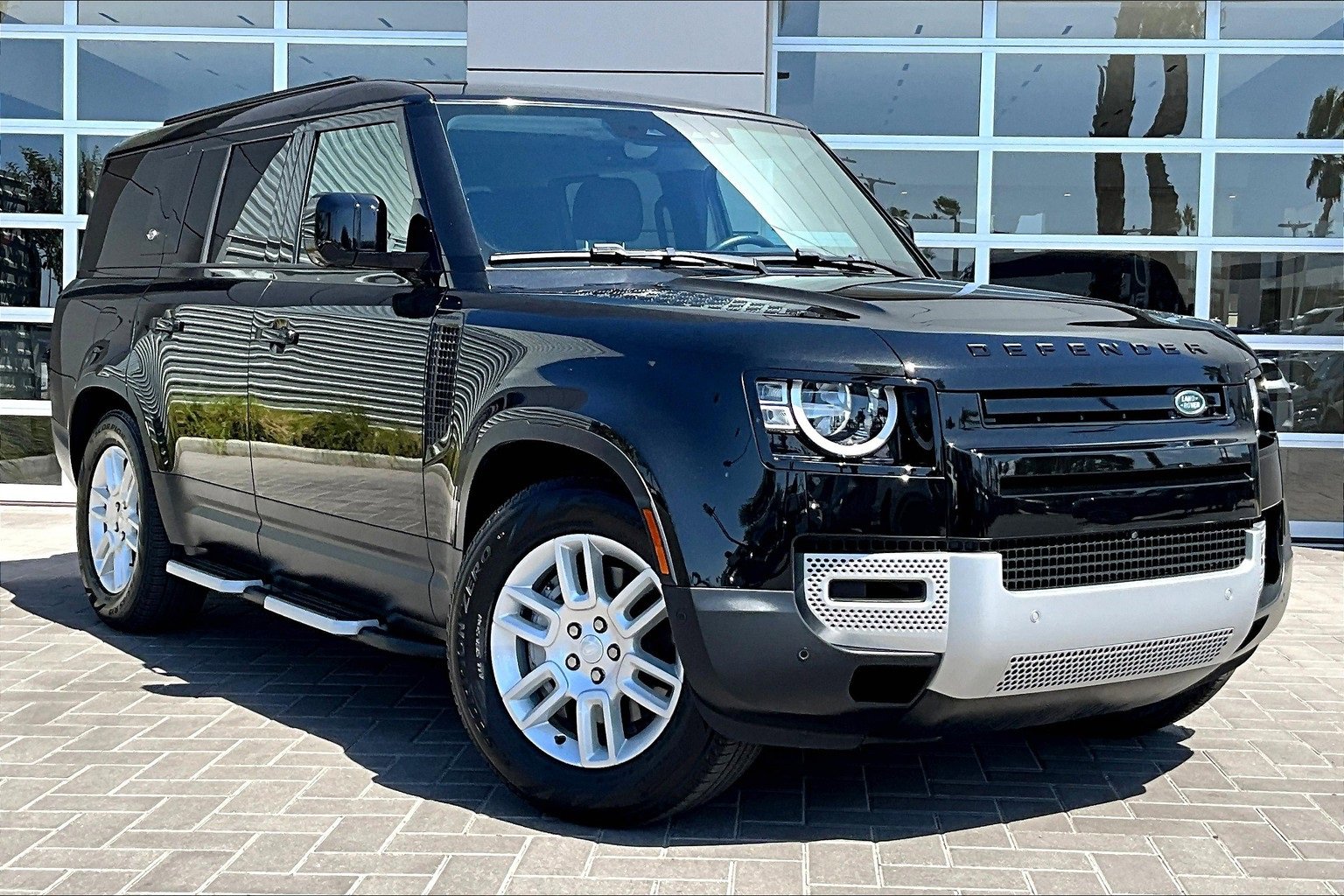 Used 2023 Land Rover Defender 130 S image 3