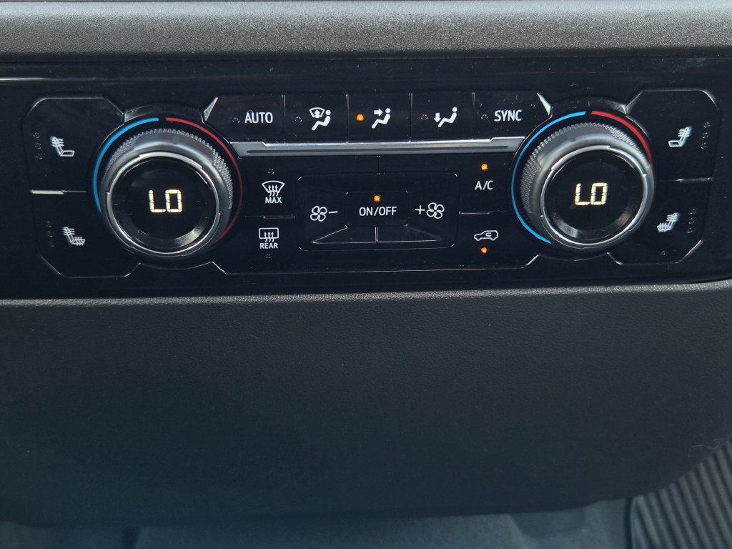 Used 2024 Chevrolet Silverado 1500 LT RWD image 17