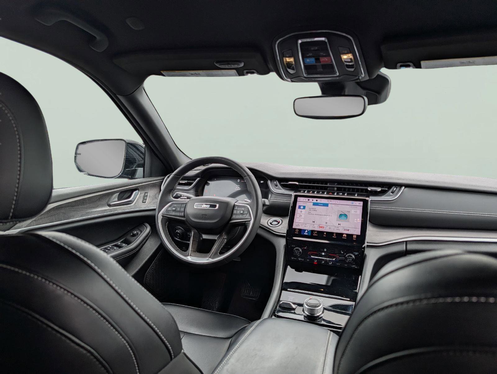 Used 2024 Jeep Grand Cherokee Limited w/ Black Appearance Package image 25