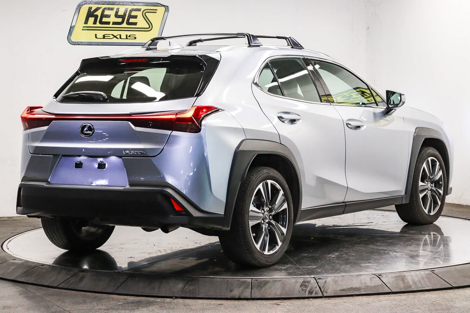 Certified 2025 Lexus UX 300h FWD image 4