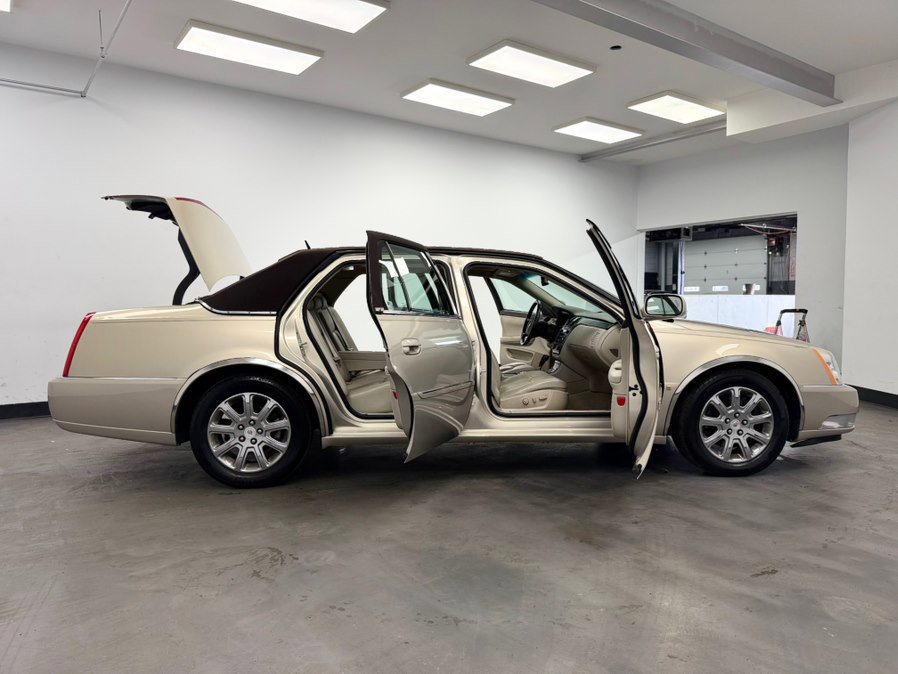 Used 2008 Cadillac DTS w/ Sun And Sound Package image 33