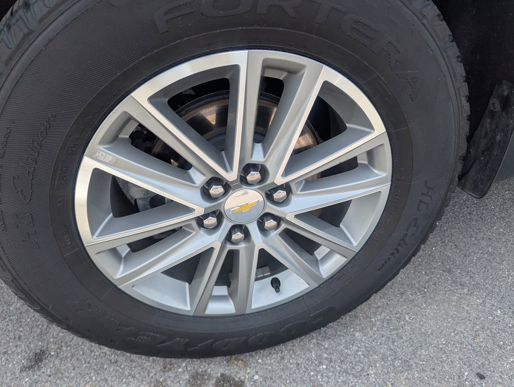 Used 2022 Chevrolet Traverse LT image 50