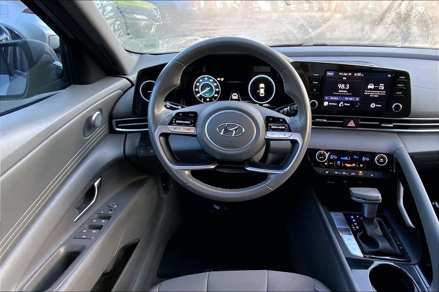 Used 2022 Hyundai Elantra SEL w/ Convenience Package FWD image 6