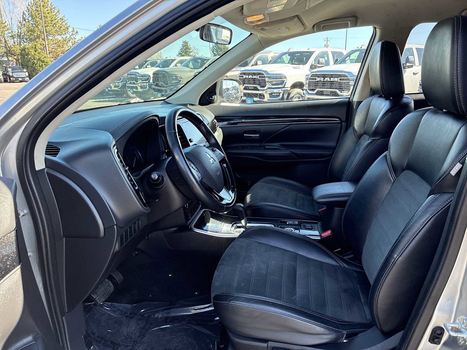 Used 2019 Mitsubishi Outlander SE image 13