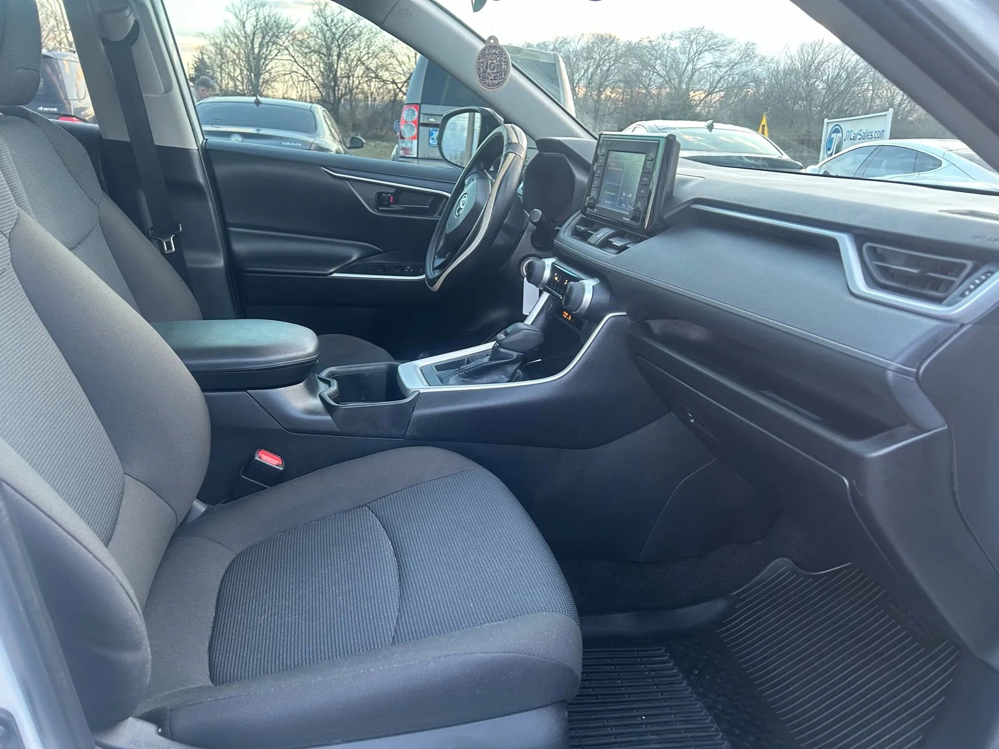 Used 2022 Toyota RAV4 LE image 6