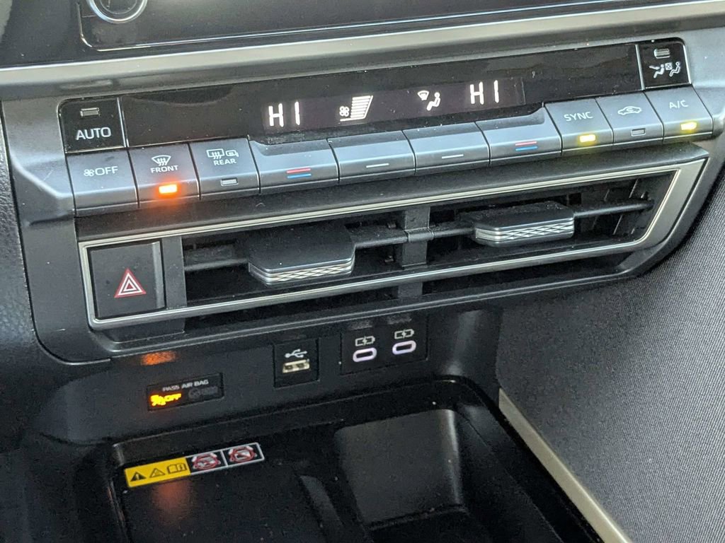 Used 2025 Toyota Camry LE image 21