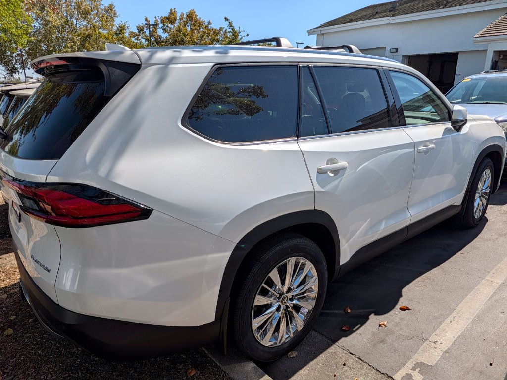 Used 2024 Toyota Grand Highlander AWD image 2