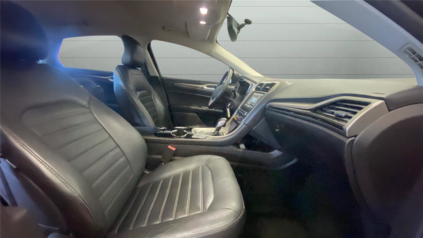 Used 2016 Ford Fusion SE w/ Equipment Group 202A image 18