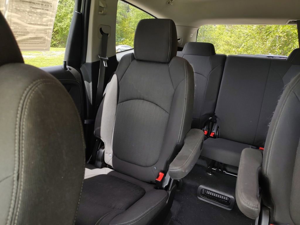 Used 2017 Chevrolet Traverse LT w/ Style and Technology Package image 12