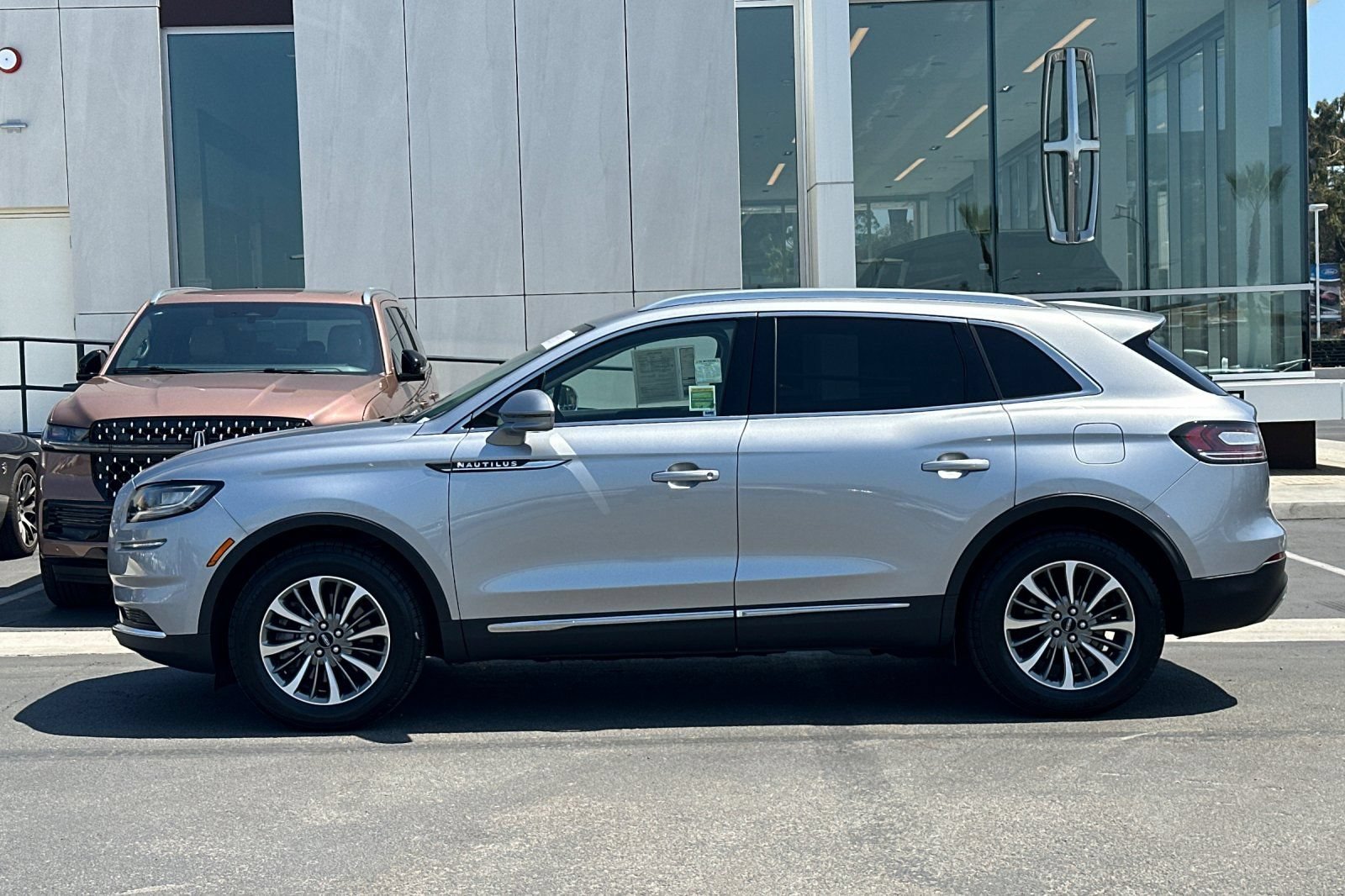 Certified 2022 Lincoln Nautilus FWD w/ Premium Package image 6