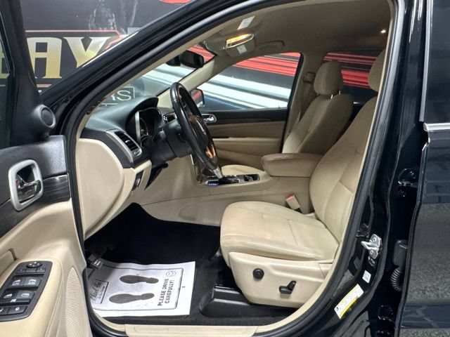 Used 2022 Jeep Grand Cherokee Laredo E AWD/4WD image 5