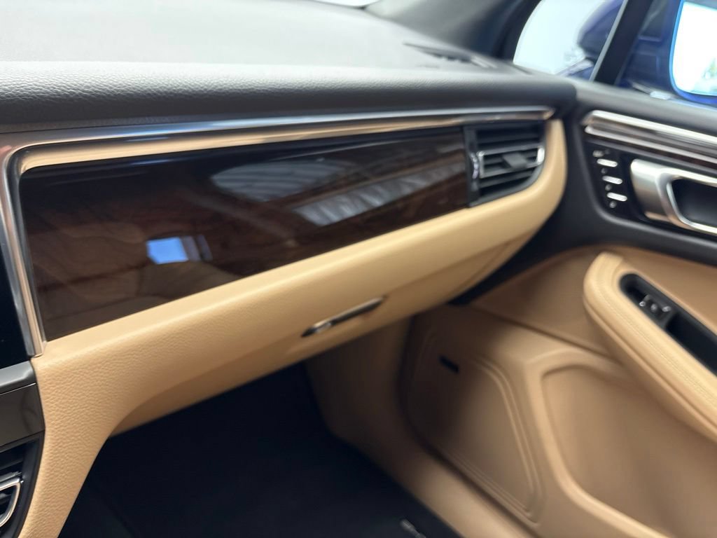 Certified 2026 Porsche Macan AWD/4WD image 34