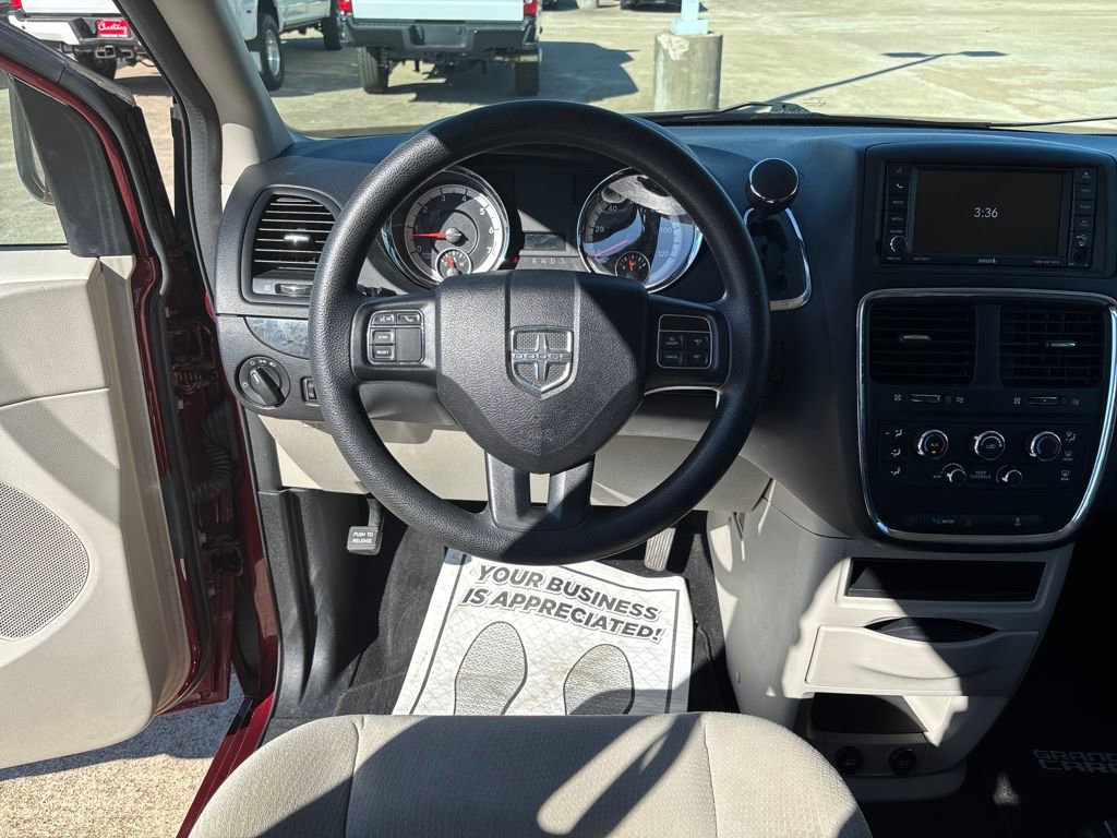 Used 2018 Dodge Grand Caravan SE w/ UConnect Hands-Free Group image 14
