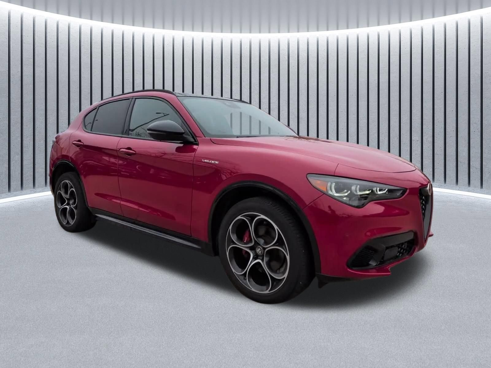 Used 2024 Alfa Romeo Stelvio Veloce image 2
