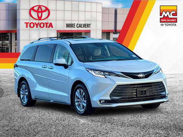 Certified 2026 Toyota Sienna Limited FWD image 7