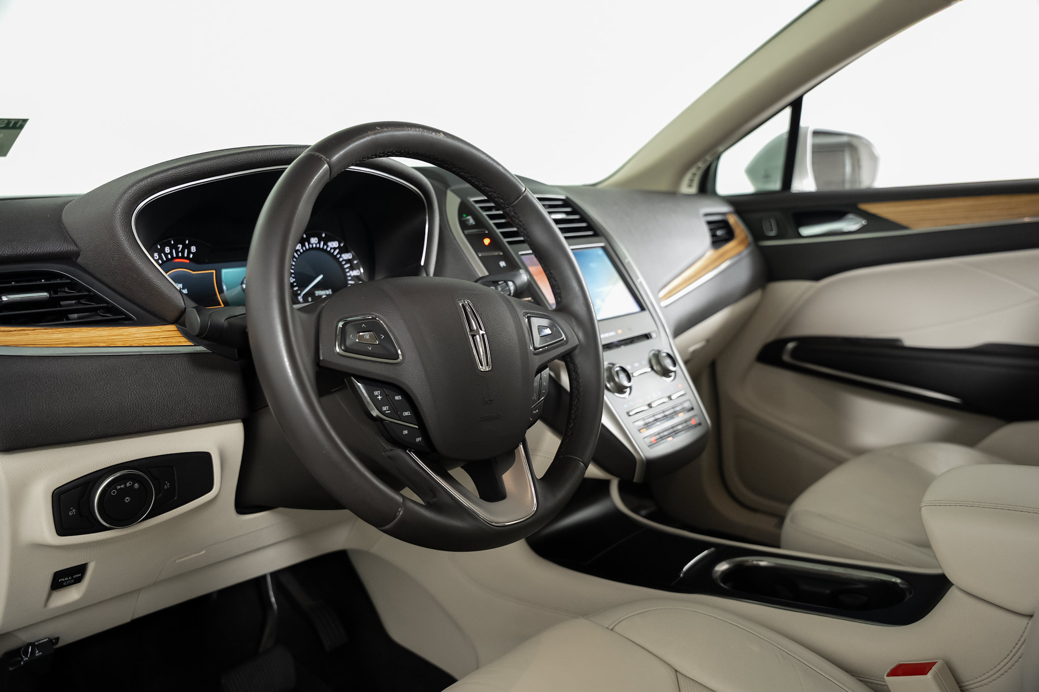 Used 2015 Lincoln MKC FWD w/ Equipment Group 101A Select image 26