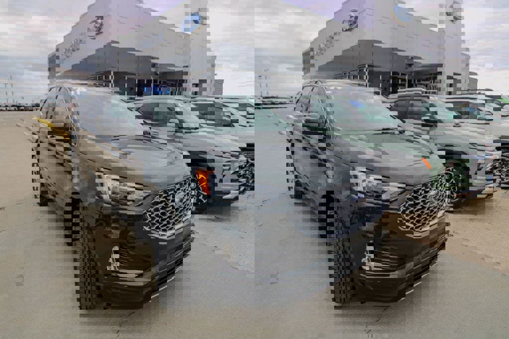 Used 2024 Ford Edge SEL w/ Convenience Package image 2