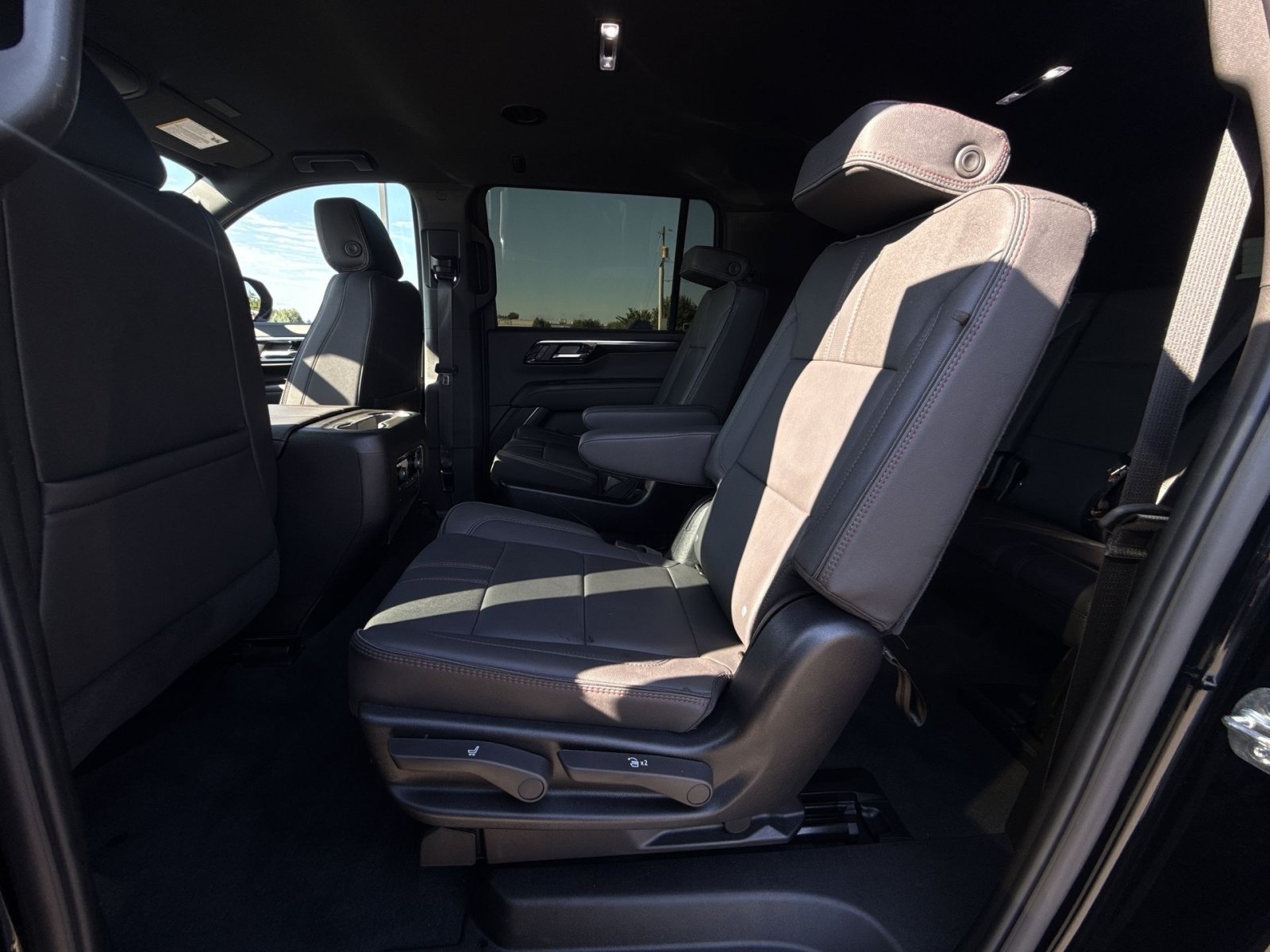 Used 2026 Chevrolet Suburban RST w/ Comfort Package RWD image 25