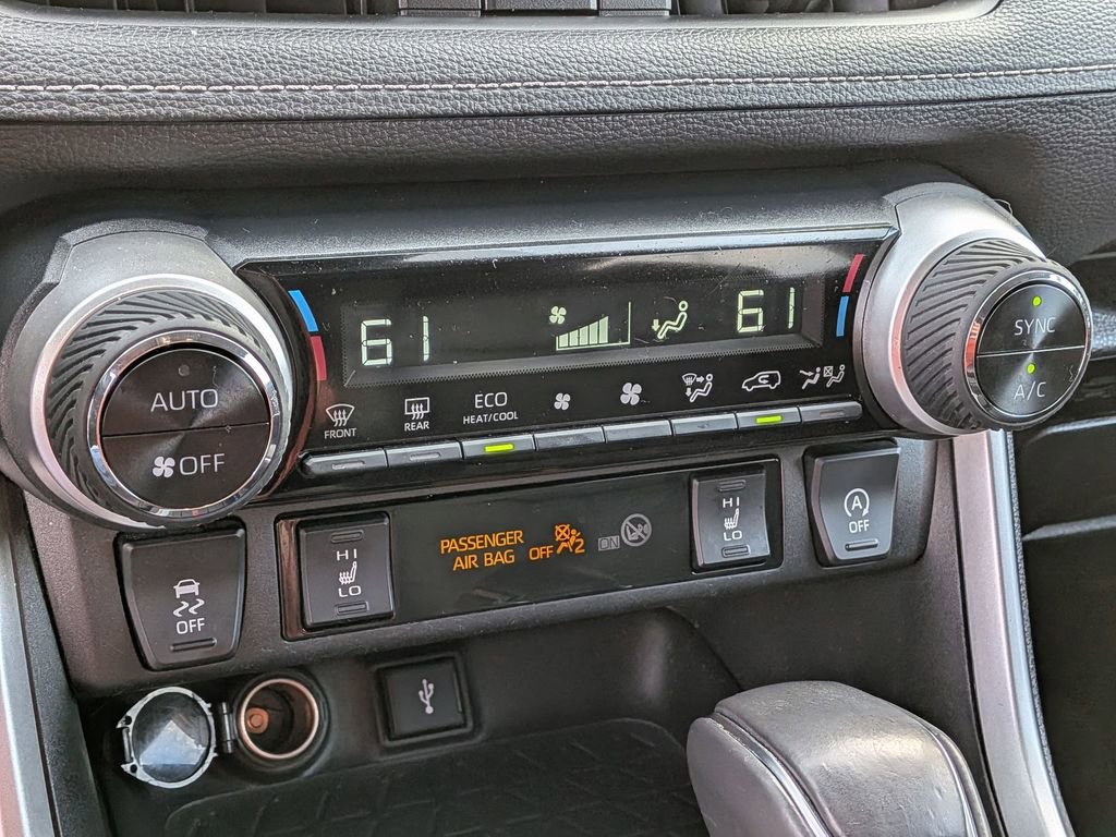 Used 2022 Toyota RAV4 XLE Premium image 25