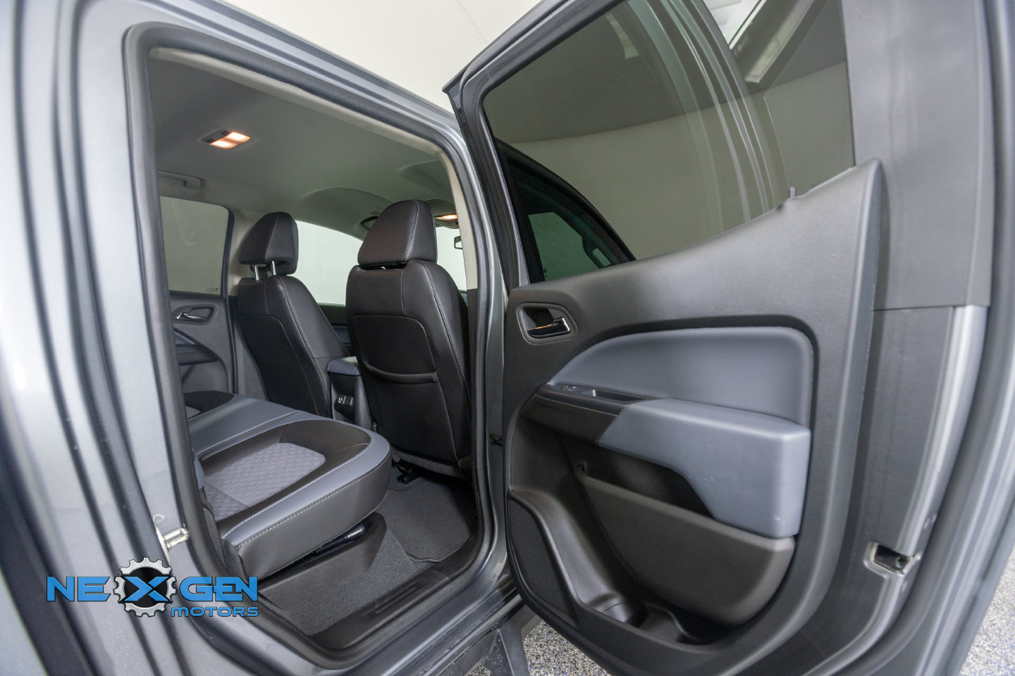 Used 2022 Chevrolet Colorado Z71 AWD/4WD image 39